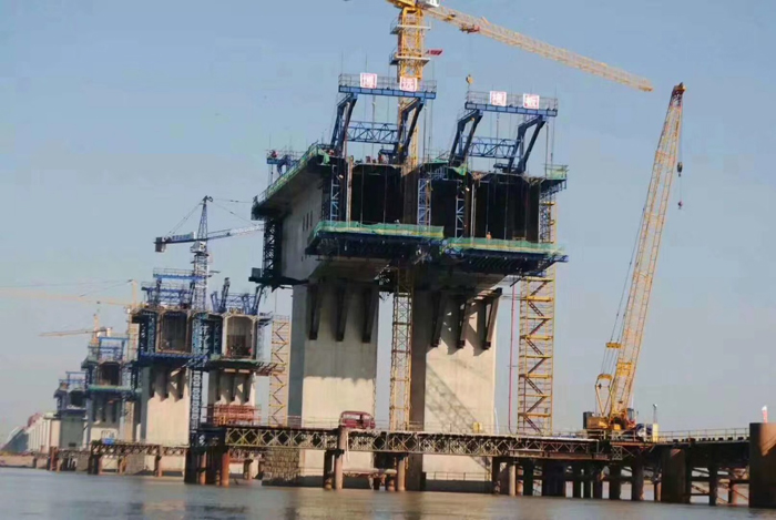 Xingyang Yellow River Bridge Cast in Situ Beam Cantilever Form Traveler Boyoun