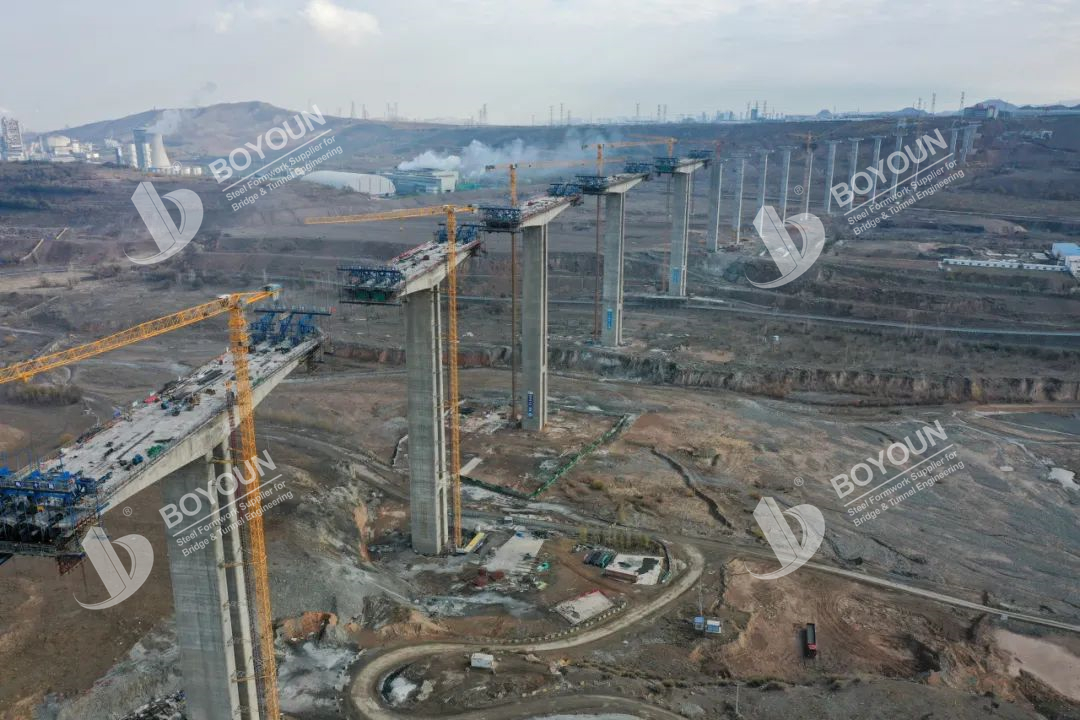 Urumqi Tiutun River cantilever form traveller